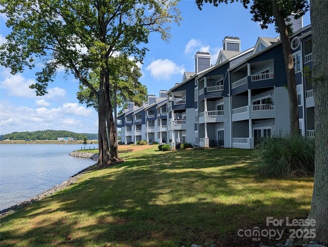Building Photo - 350 Northwest Dr