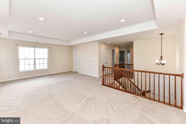 Building Photo - 13592 Village Green Dr