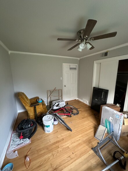 Building Photo - 10932 Dunaway Dr