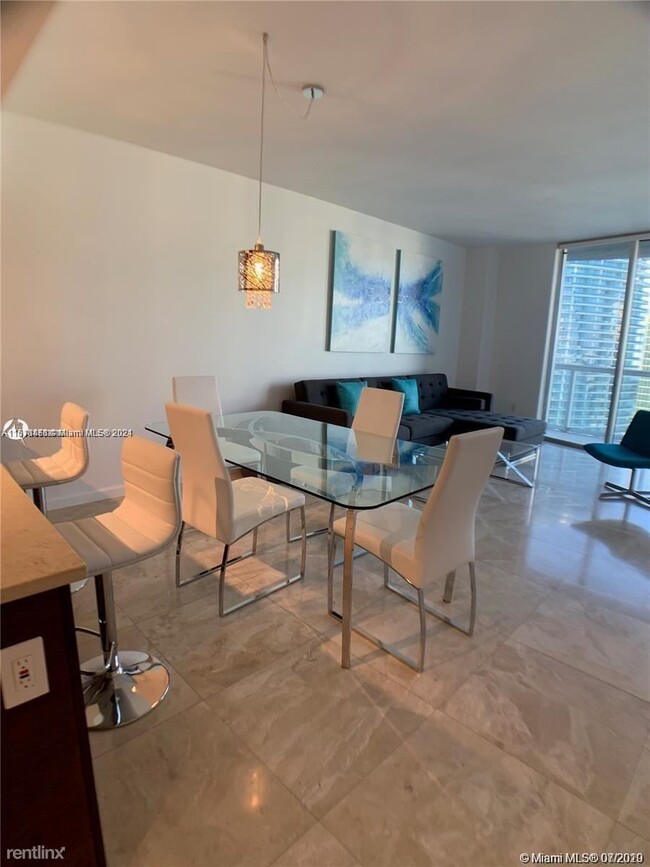 Building Photo - 1 br, 1 bath Condo - 475 Brickell Ave Apt ...