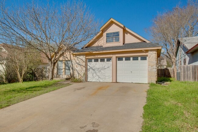 Building Photo - 9805 Briar Ridge Dr