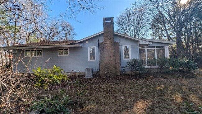 Building Photo - 10 Sherwood Ave