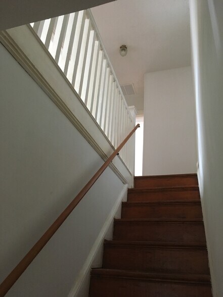 Building Photo - 2904 Chesley Ave