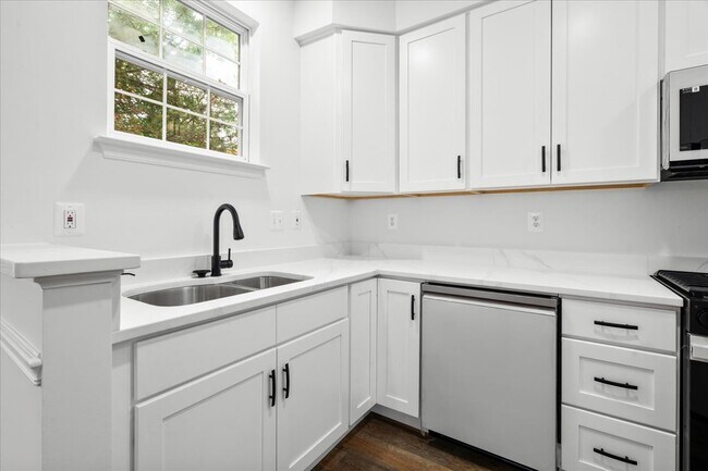Building Photo - 116 Whiskey Creek Cir