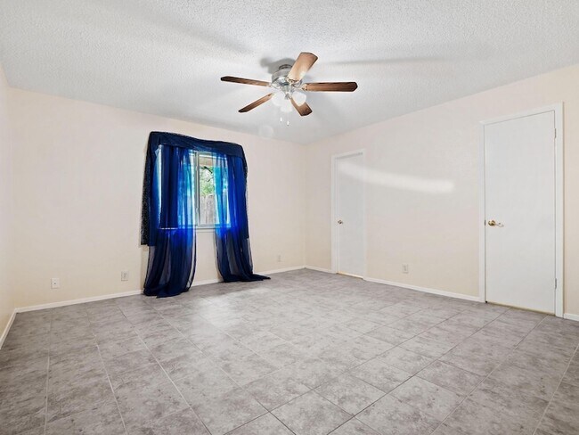 Building Photo - 3513 Westchester Ave