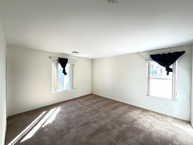 Building Photo - CHEYENNE HUALAPAI-UNIT 4A