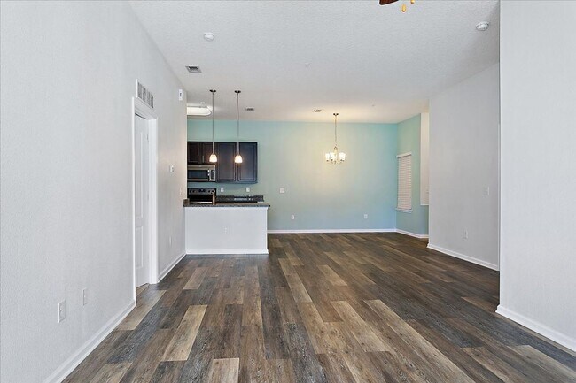 Building Photo - Condo in Greenstone at Aberdeen!