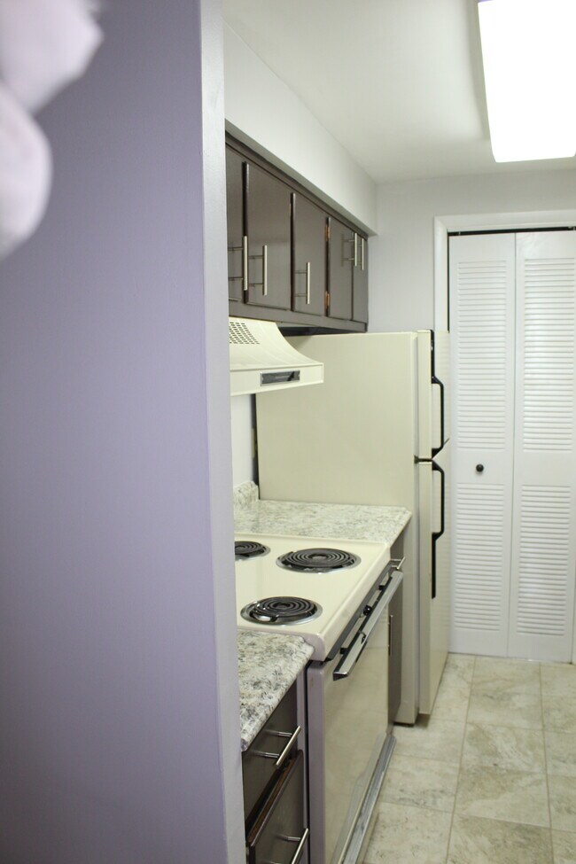 Building Photo - 200 Highland Ave