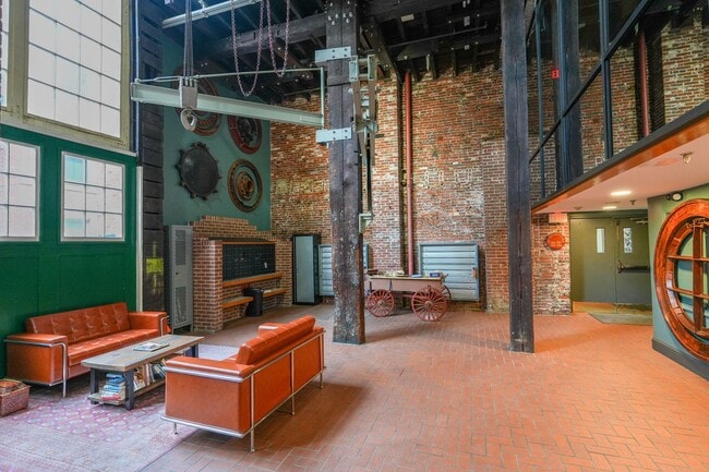 Building Photo - Old City Charmer Historic Building