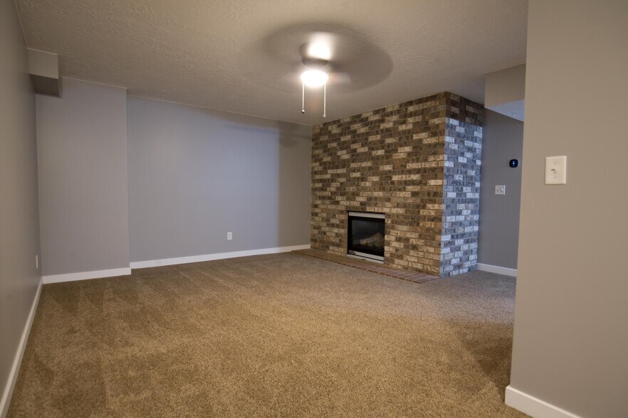 Building Photo - 13923 S 2200 W