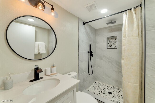Building Photo - 900 Willow Tree Dr