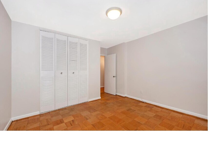 Building Photo - 10619 Montrose Ave