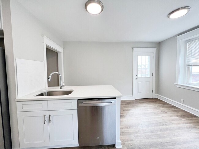 Building Photo - 193-197-197 E Lancaster Ave