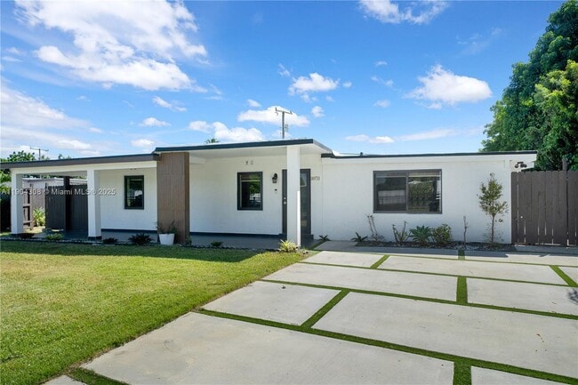 Primary Photo - 14970 Leisure Dr