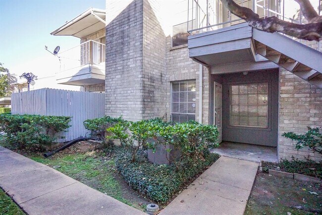 Building Photo - 7400 Bellerive Dr