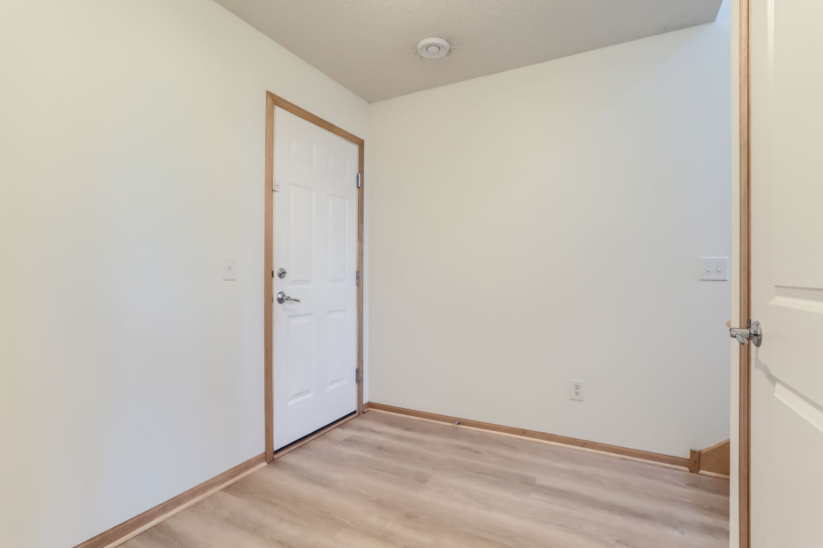 Building Photo - 15150 Fanning Dr N