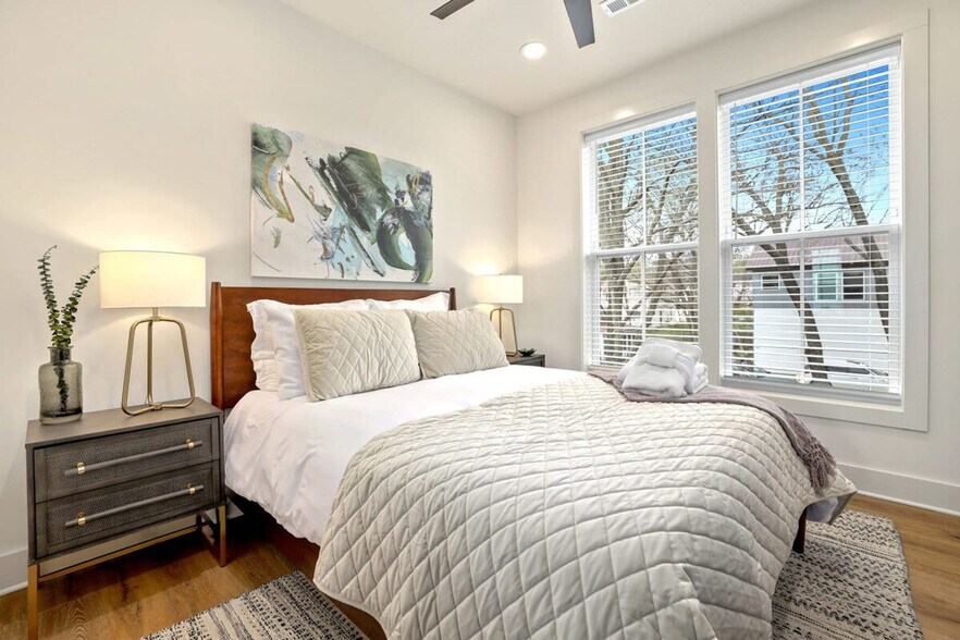 Building Photo - 372 S Hill Ave