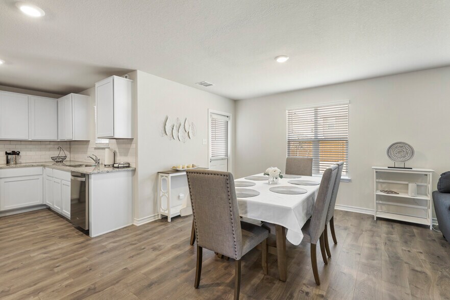 Building Photo - 4773 Chalk