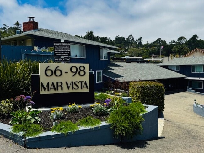 Building Photo - Upstairs beautifully renovated 1 bedroom 1 bath in the Monterey Sunbelt