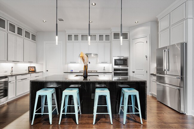 Building Photo - Stunning 4-Bedroom Home in Northwest Austi...