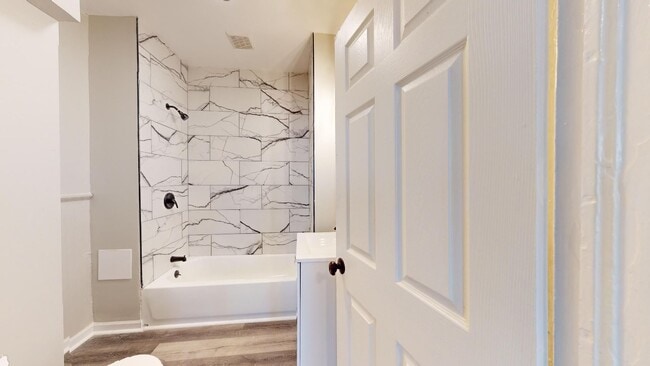 Building Photo - Old Brooklyn Area - 3 Bedroom Single Famil...