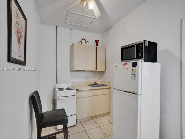 Building Photo - 15455 N Miami Ave