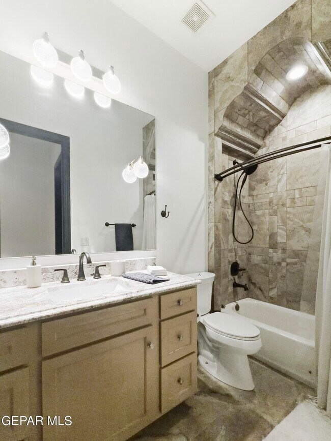 Building Photo - 444 San Clemente Dr