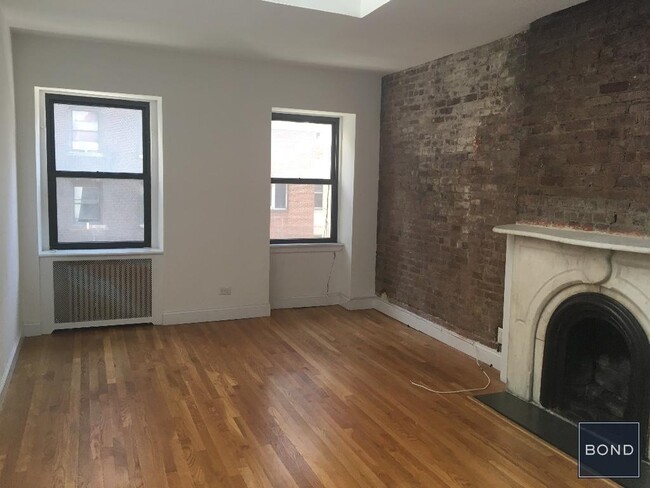 Primary Photo - 52 W 55th St