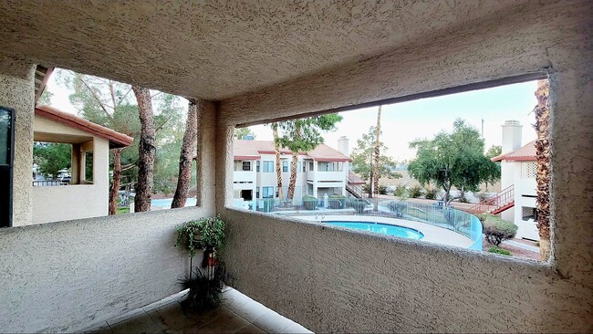Building Photo - 825 Rock Springs Dr