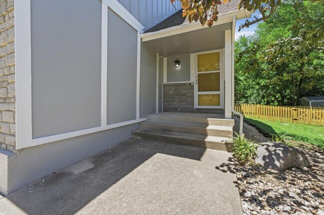 Building Photo - 11804 Oakmont St