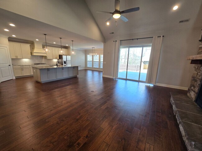 Building Photo - Gorgeous 3 Bedroom, 3 Bath Home Built in 2021- Madison, Alabama