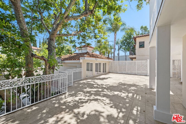 Building Photo - 244 S Almont Dr