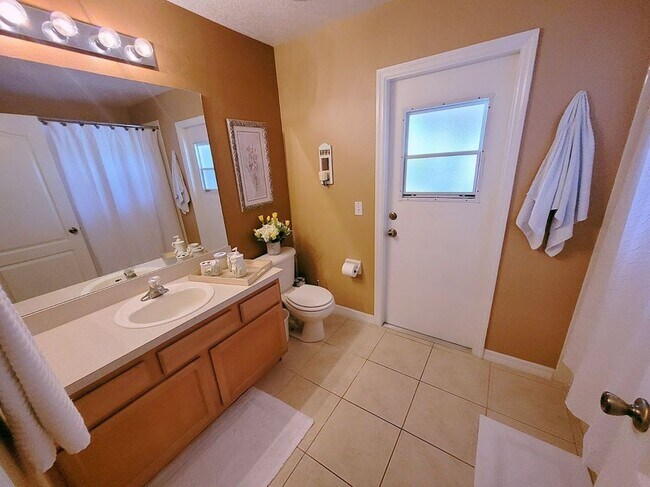 Building Photo - 176 Blue Heron Ct
