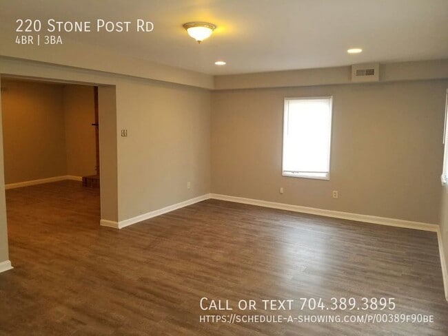 Building Photo - 220 Stone Post Rd