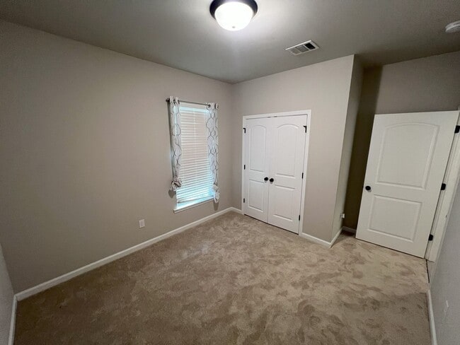 Building Photo - Charming 4 Bedroom, 2 bath Home in Gonzale...