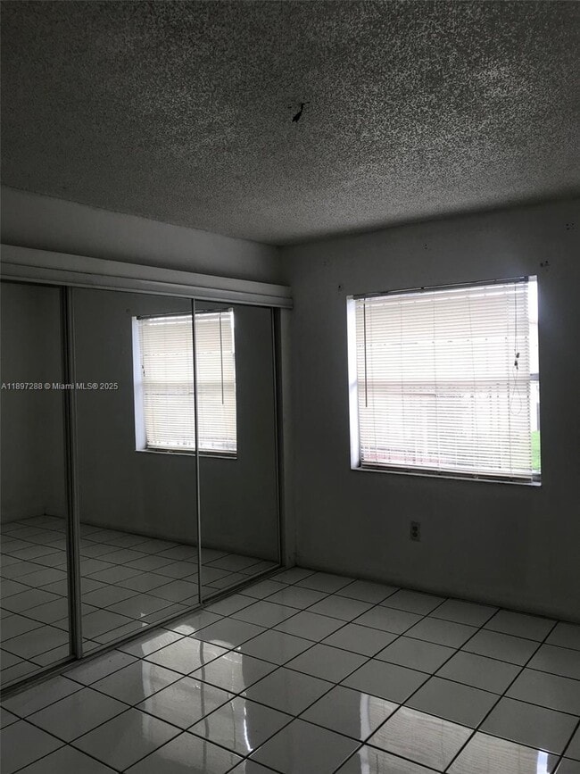 Building Photo - 4140 W 11th Ln