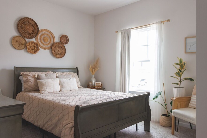 Building Photo - 6017 Gala Ln