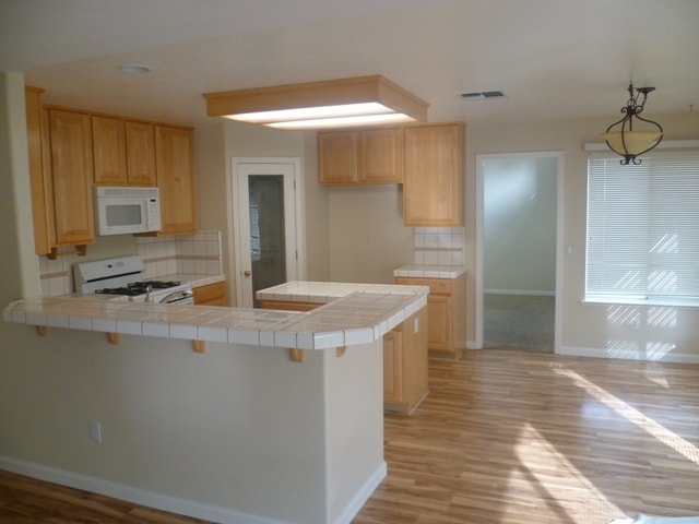 Building Photo - 699 Sands Way