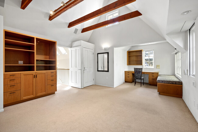 Building Photo - 8543 Clifton Way