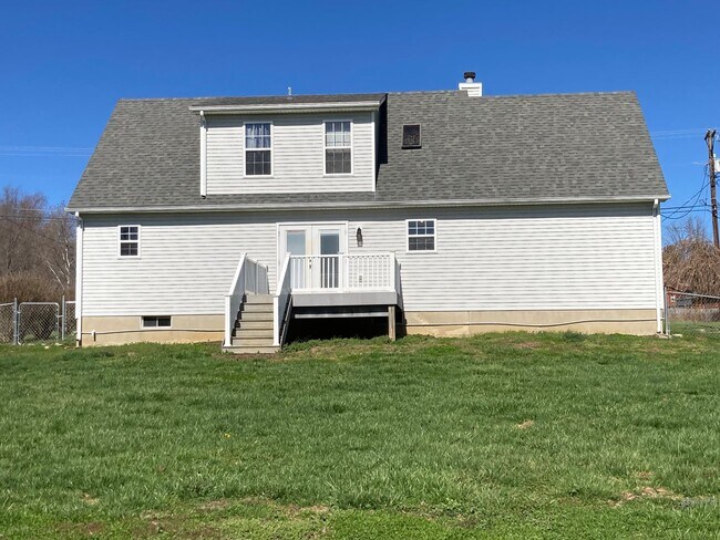 Building Photo - **Backyard offers Country Setting in City ...