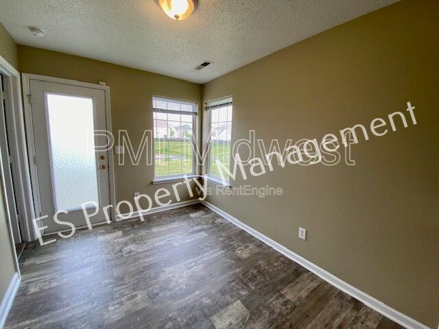 Building Photo - 5650 Loudon Dr