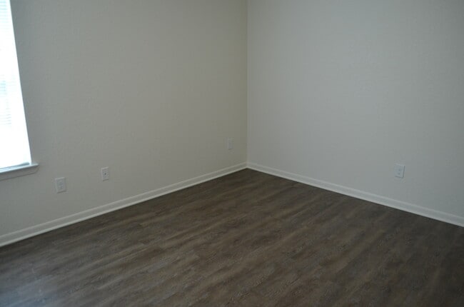 Building Photo - 308 Elbert Ln