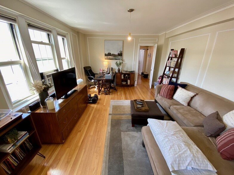 Building Photo - 1454 Beacon St