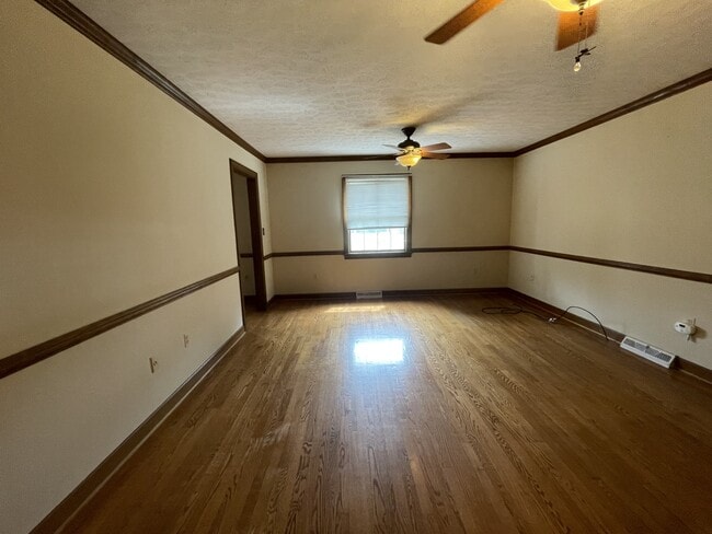 Building Photo - 156 Scottsmill Rd