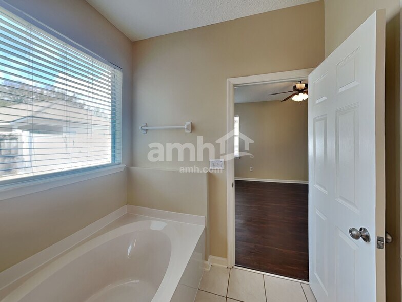 Building Photo - 658 Southland Ln