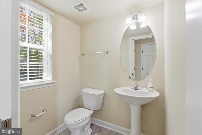 Building Photo - 410 Thelma Rd