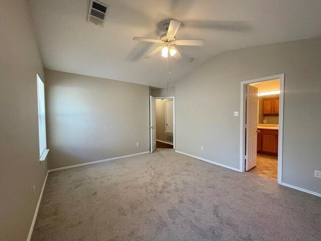 Building Photo - 162 Dressen