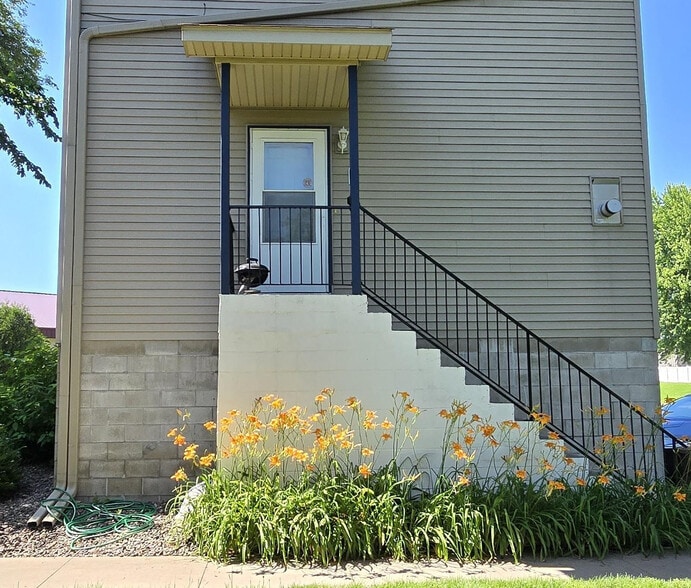 Building Photo - 5293 Manchester Dr