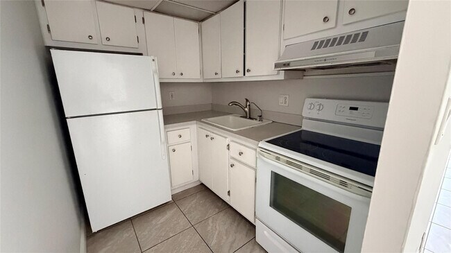 Building Photo - 1731 SE 15th St