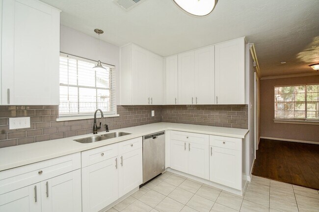 Building Photo - 11610 Cypresswood Dr